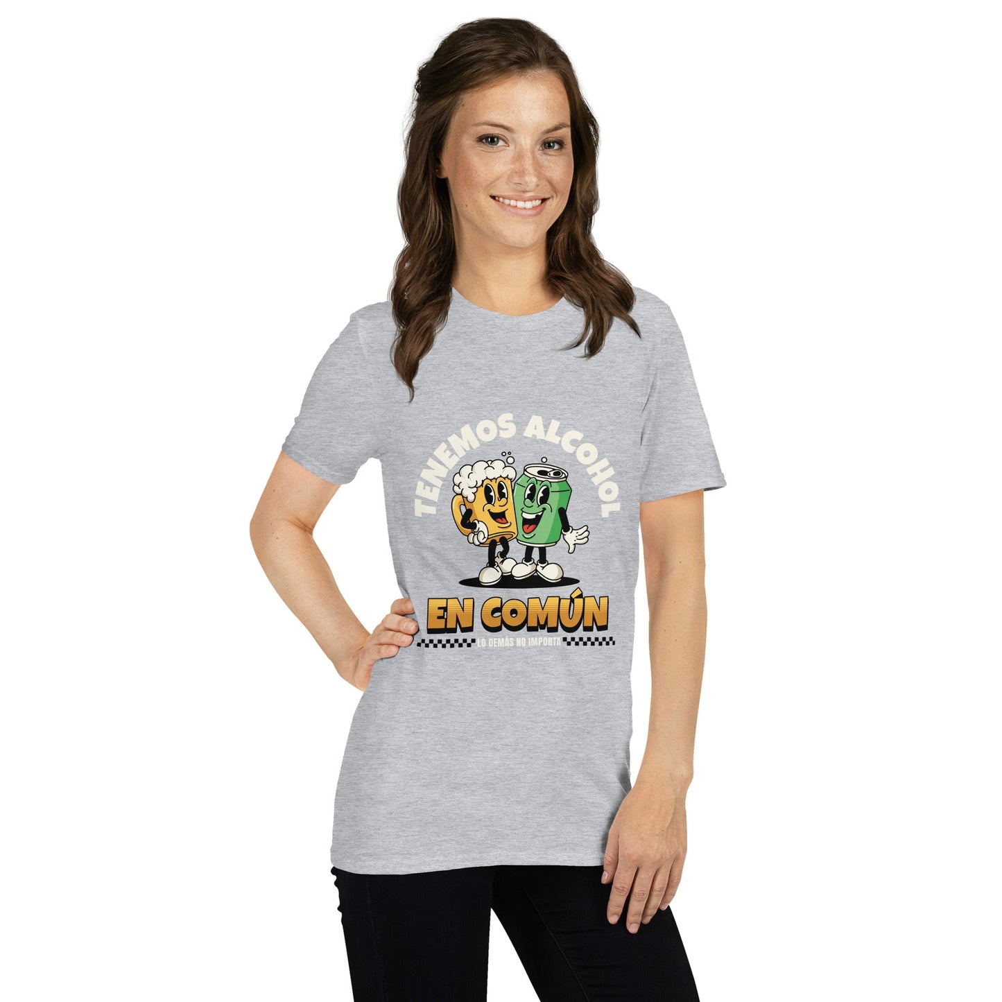 Camiseta clásica unisex: "Tenemos alcohol en común" - La Charlatana