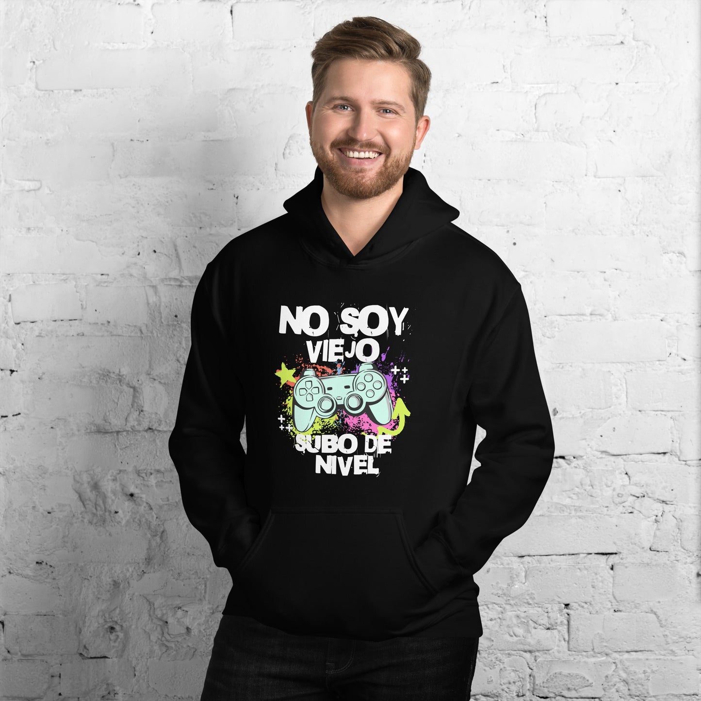 Sudadera clásica unisex con capucha: "No soy viejo, subo de nivel" - La Charlatana