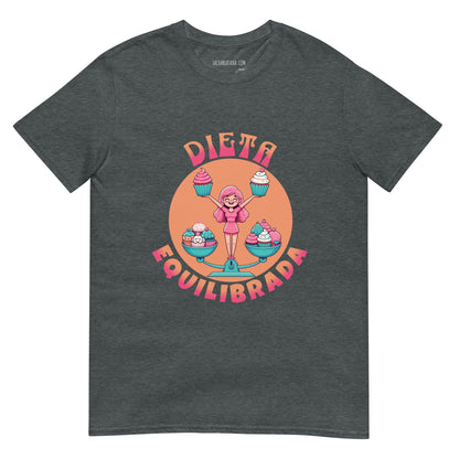 Camiseta clásica unisex: "Dieta equilibrada" - La Charlatana