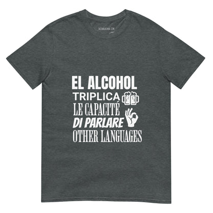 Camiseta clásica unisex: "El alcohol y los idiomas" - La Charlatana