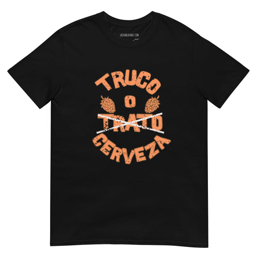 Camiseta clásica unisex: "Truco o cerveza" - La Charlatana