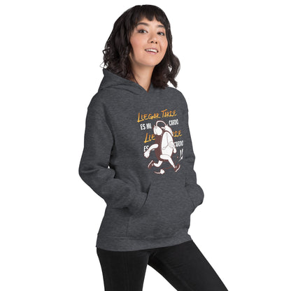 Sudadera clásica unisex con capucha: "Llegar tarde es mi cardio" - La Charlatana